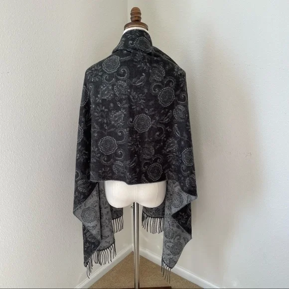 Cashmink V. Frass Soft Acrylic Fringed Black and Gray Scarf - Picture 4 of 8